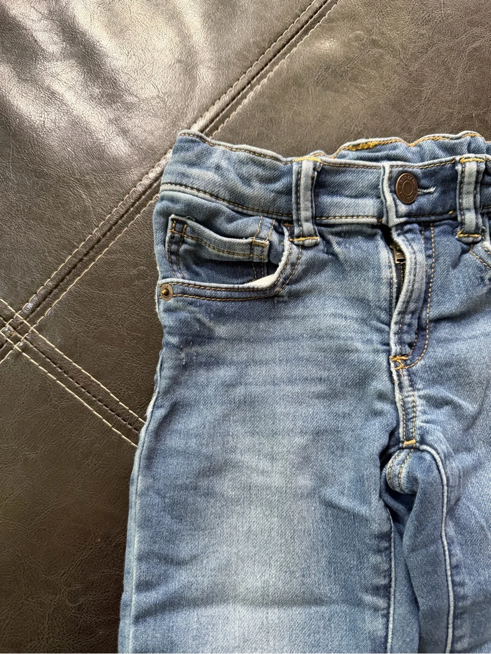 GAP - Girl’s Light Wash Straight-Leg Slim Jeans